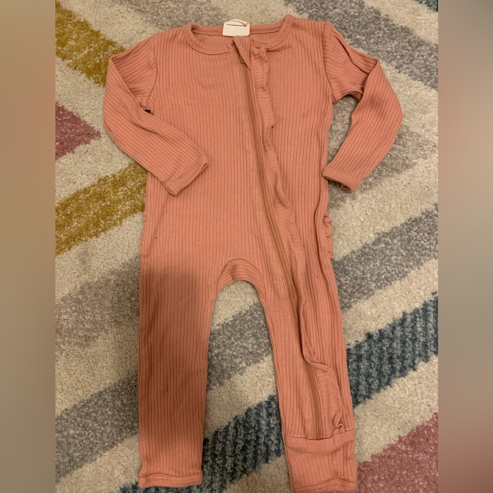 SpearmintLOVE waffle ruffle footie